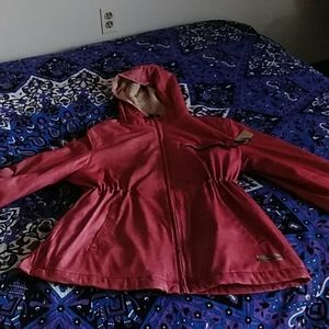 Beautiful coat. Reposh! Too big.